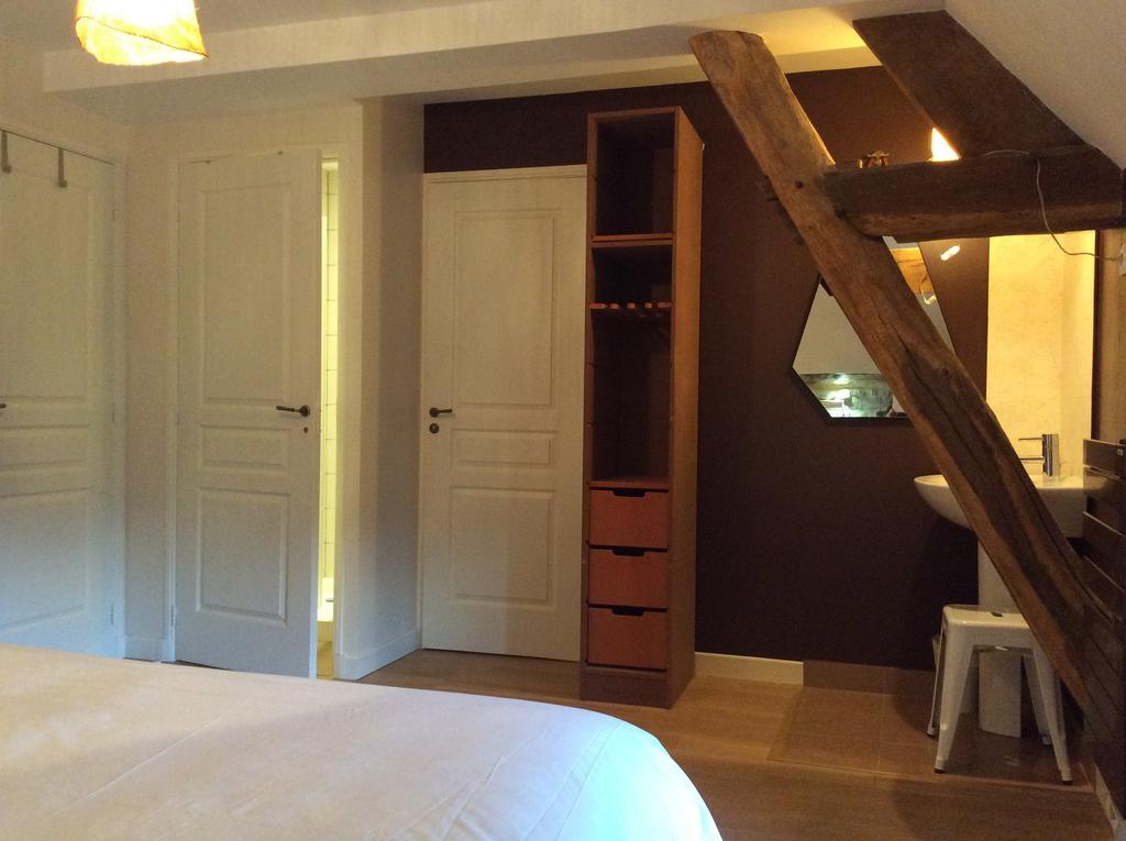 Bed and Breakfast Domaine De Noyer Saint-Christophe-en-Brionnais Номер фото