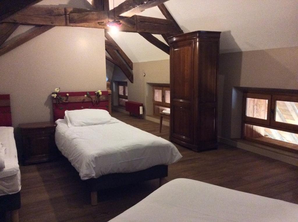 Bed and Breakfast Domaine De Noyer Saint-Christophe-en-Brionnais Номер фото